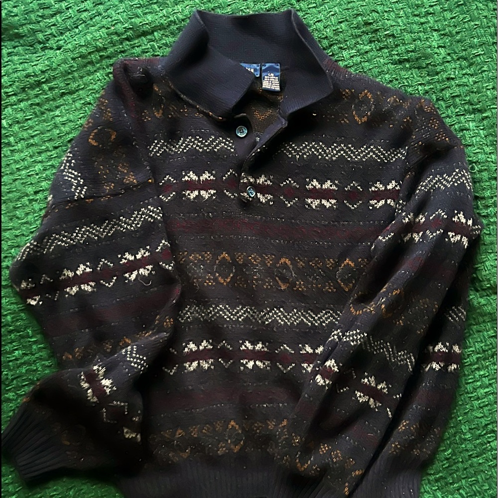 navy/maroon/dark orange/white button up Van Heusen quarterzip sweater